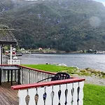 5 Person In Selje