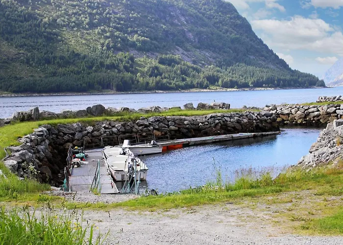 5 Person In Selje-by Traum